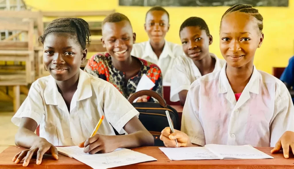 Iye and her classmates in class